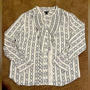 Ann Taylor v neck long sleeved black n white blouse size medium